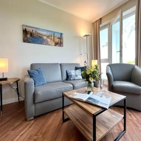 Mit Aufzug Und Balkon Auf Ruegen