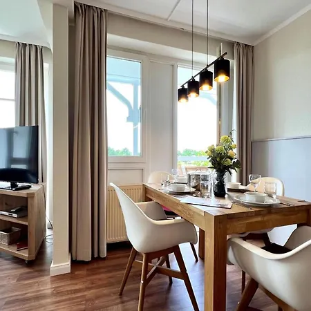 Mit Aufzug Und Balkon Auf Ruegen *